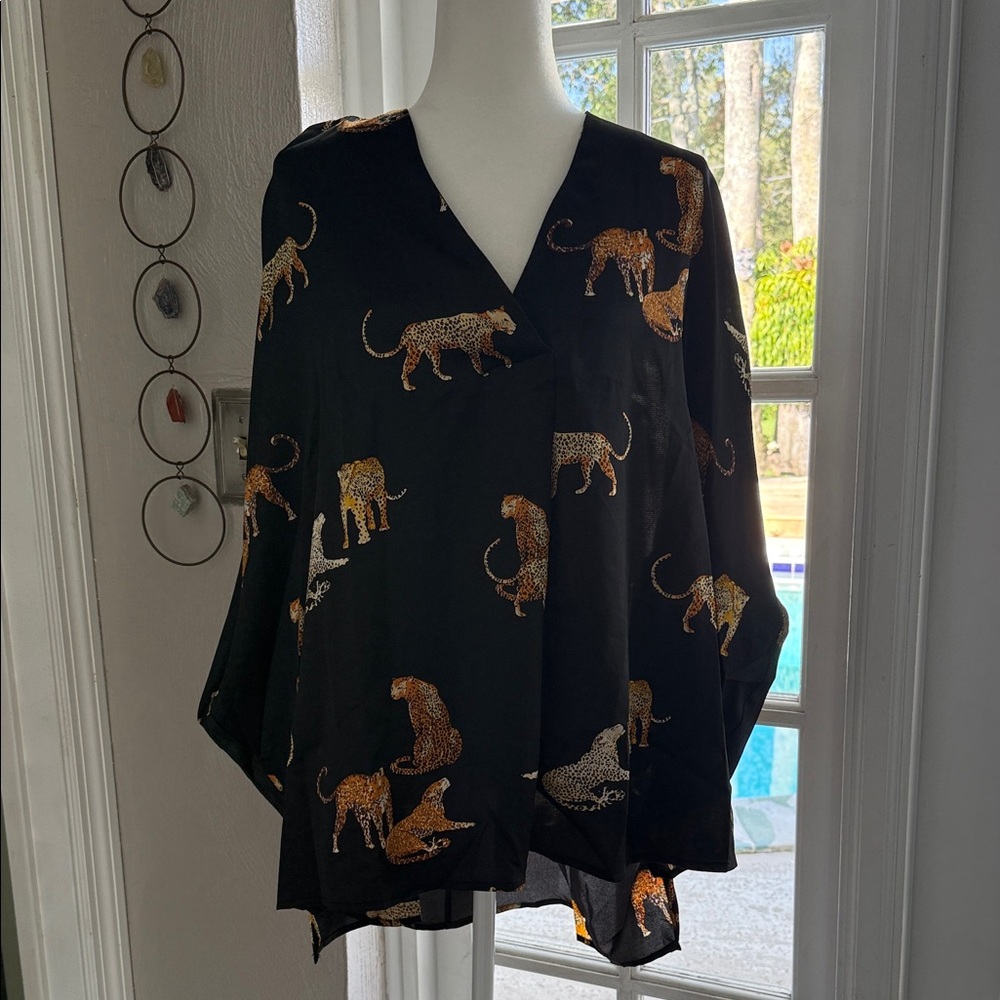 NWT 2X Umgee Black Blouse with Gold Leopard Print